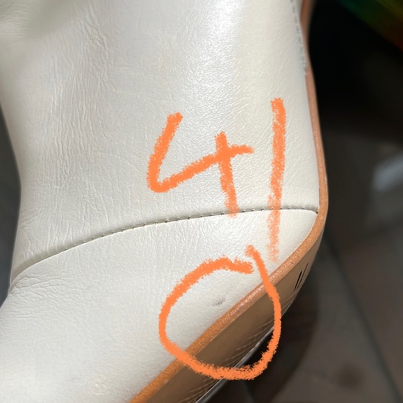 KURT GEIGER LONDON
RAINBOW STRUT WHITE LEATHER BOOTS - Picture 14 of 15